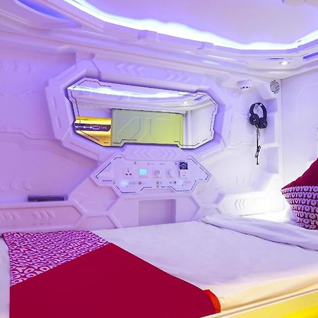 OYO 91328 Fiducia Capsule Hotel Yakarta Exterior foto