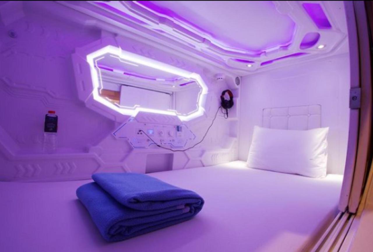 OYO 91328 Fiducia Capsule Hotel Yakarta Exterior foto