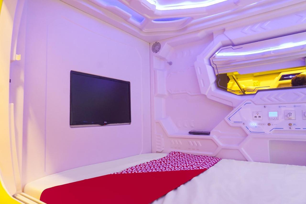 OYO 91328 Fiducia Capsule Hotel Yakarta Exterior foto