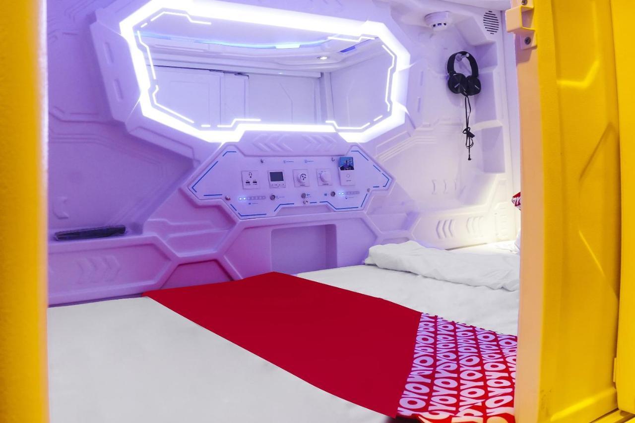 OYO 91328 Fiducia Capsule Hotel Yakarta Exterior foto